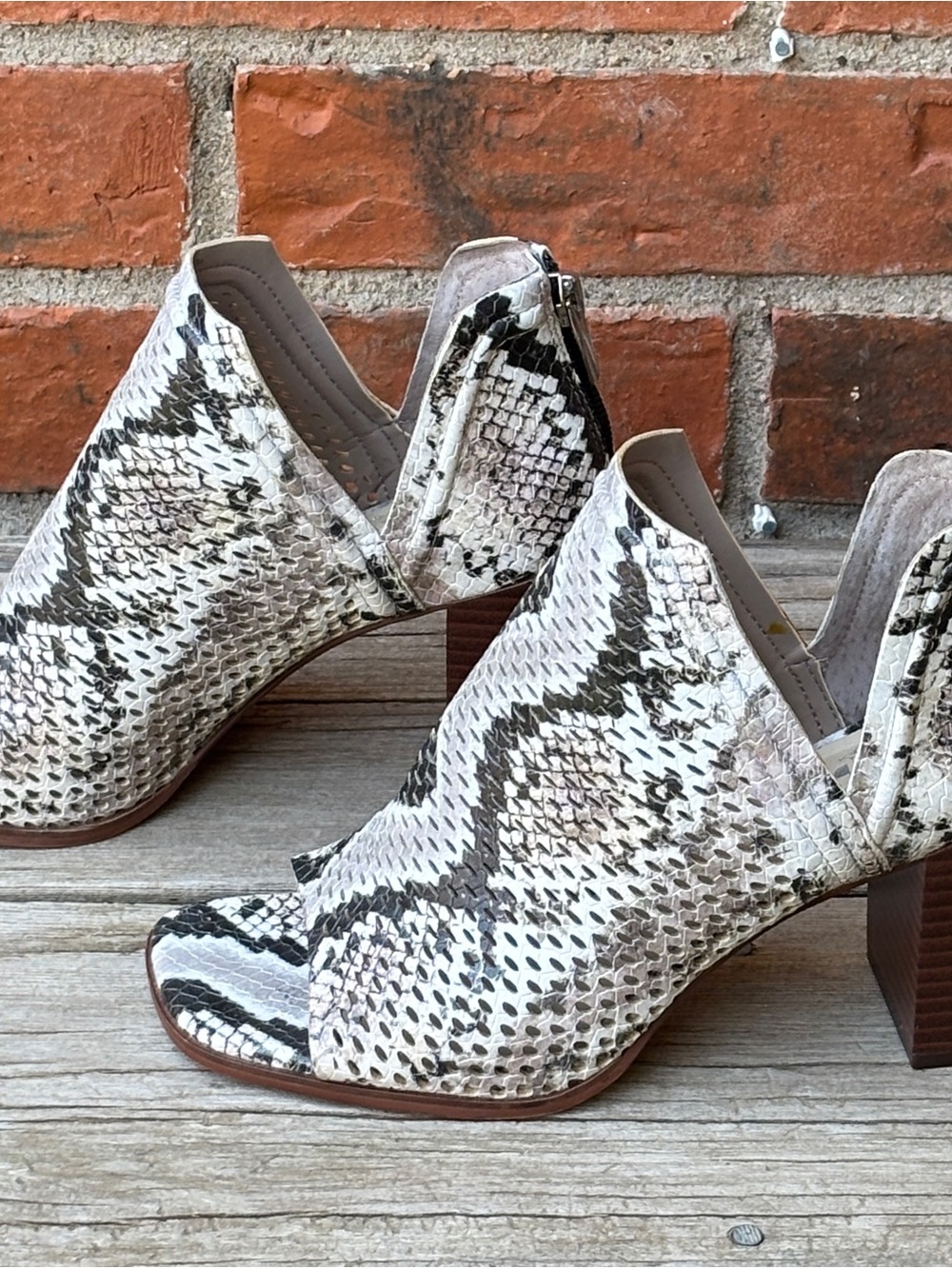 Vince Camuto Katnina Snake Print Peep Toe Zip Ankle Boots Booties Sz 6